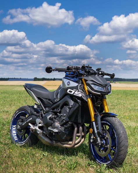 YAMAHA MT-09