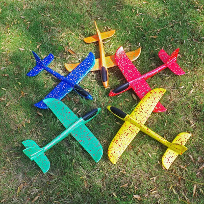 Avion pour enfants avec éclairage
 Fabriqué à partir d'un matériau durable
 De superbes jeux de plein air