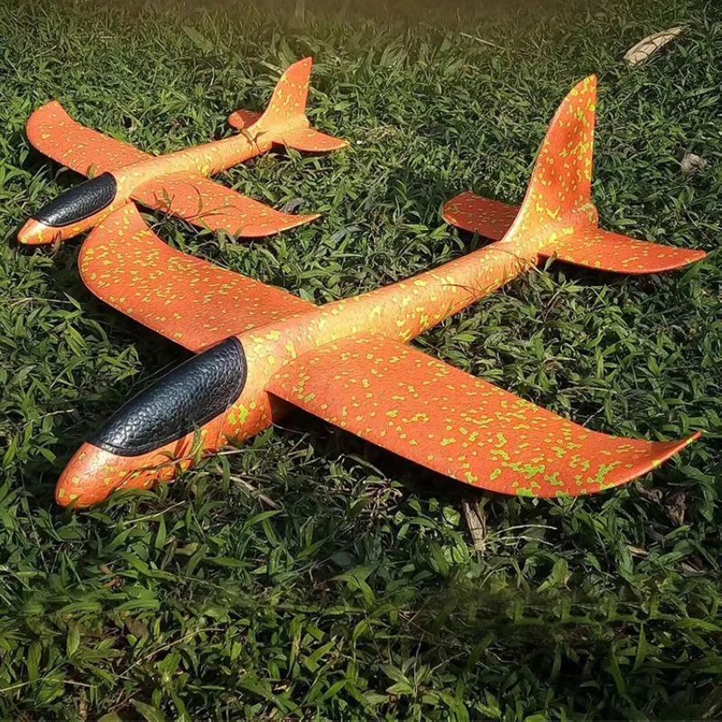 Avion pour enfants avec éclairage
 Fabriqué à partir d'un matériau durable
 De superbes jeux de plein air